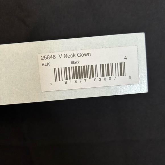 Mac Duggal 25846 NWT PLUNGE NECK HIGH SLIT GOWN - Picture 7 of 11